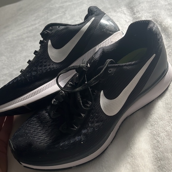 Nike running shoes in good condition - Picture 3 of 3